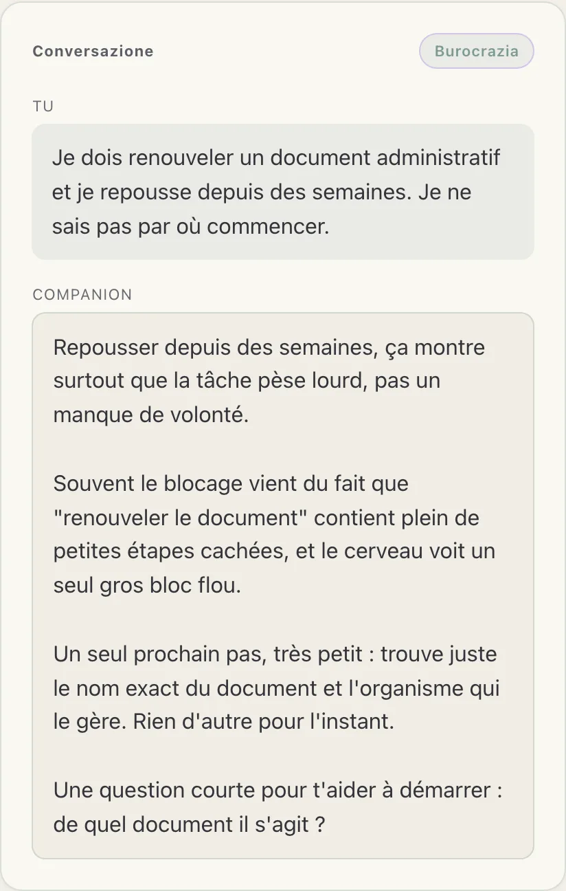 Une vraie conversation dans le Companion : la personne écrit en français qu'elle repousse une démarche administrative depuis des semaines. Le Companion répond en français, dit que ce n'est pas de la paresse, et propose un seul pas.